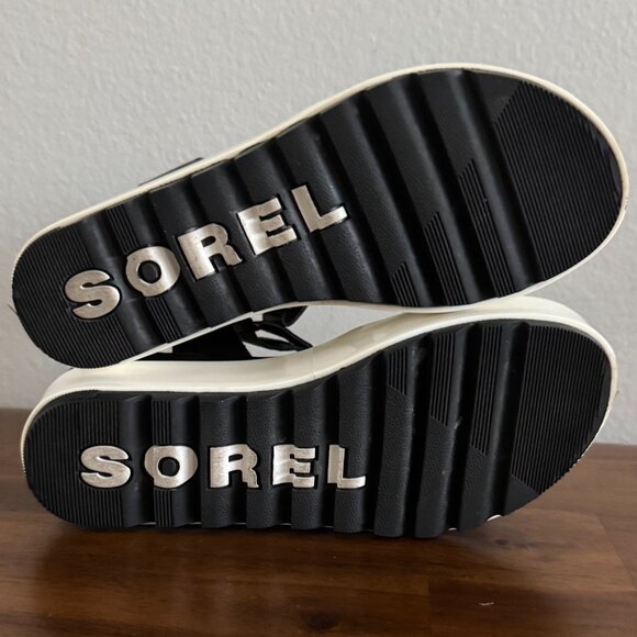 Sorel - CAMERON™ Flatform Women's Wedge Sandal in Black and White - Picture 8 of 9